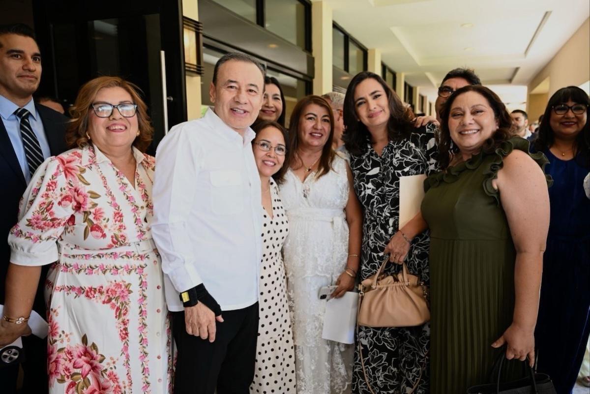 Gobernador Durazo reconoce vocación transformadora de las maestras y maestros