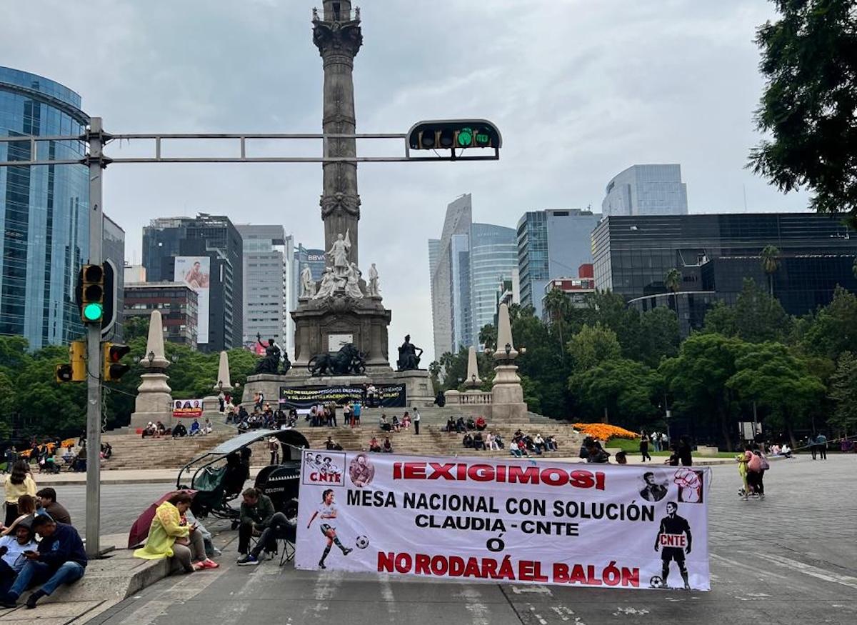 CNTE bloquea Paseo de la Reforma y complica la movilidad en la CDMX