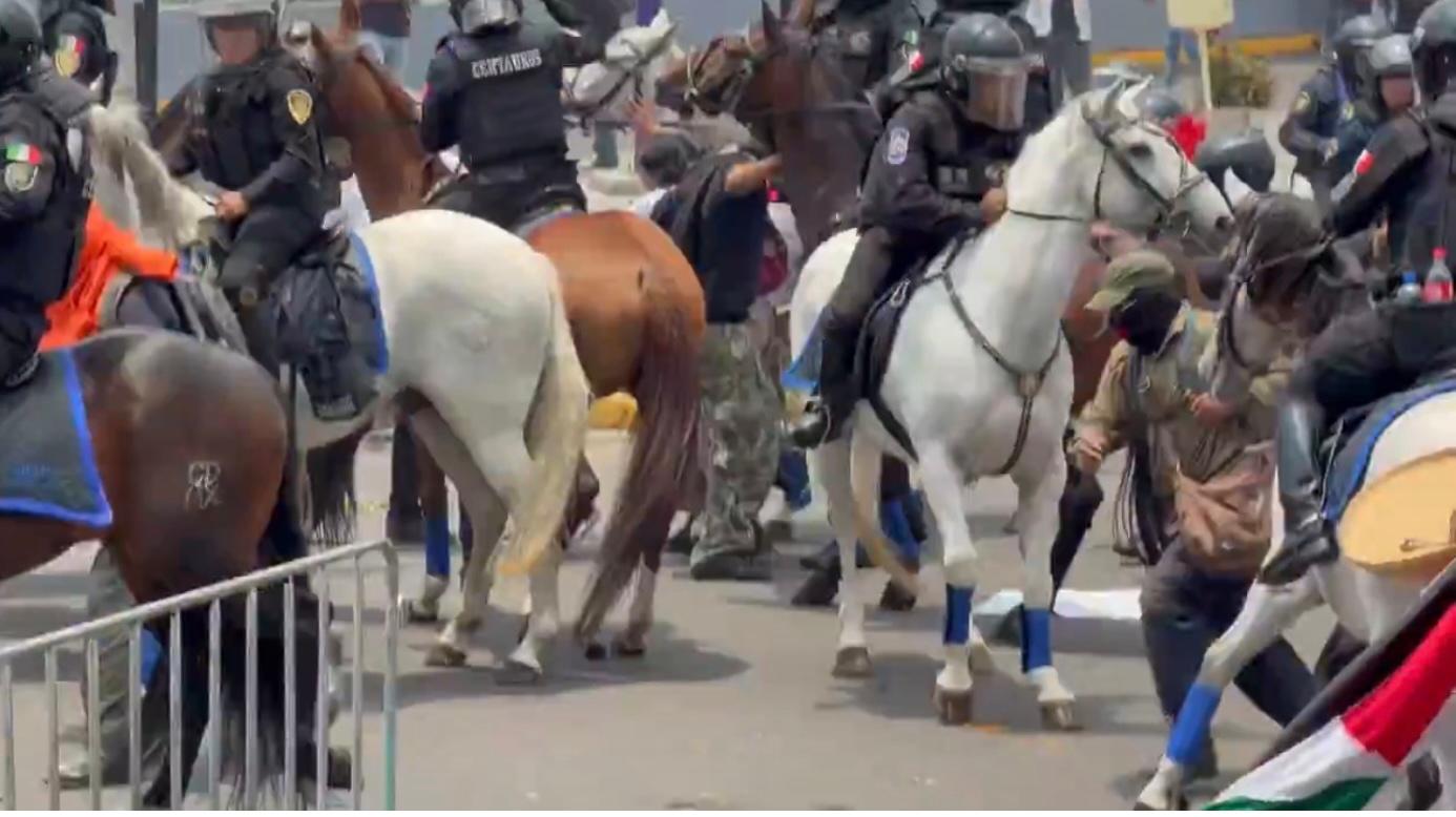 Policía de la CDMX se enfrenta al Bloque Negro en el Estadio Ciudad de México 