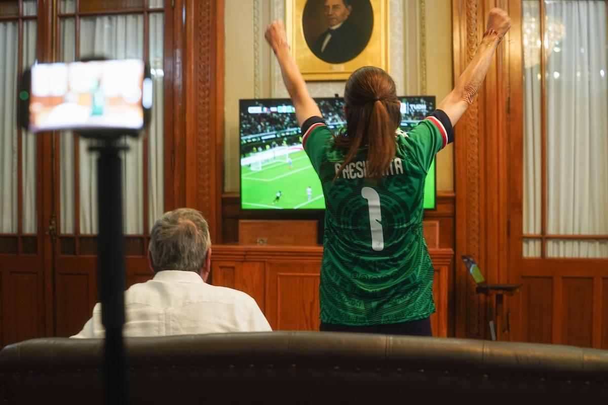 Políticos felicitan a la selección mexicana por su triunfo