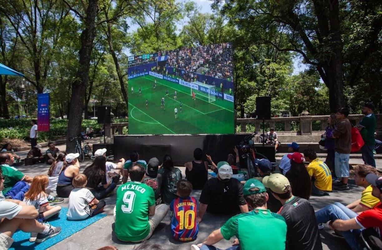 Instalan 12 megapantallas en el Zócalo para ver el México- Corea