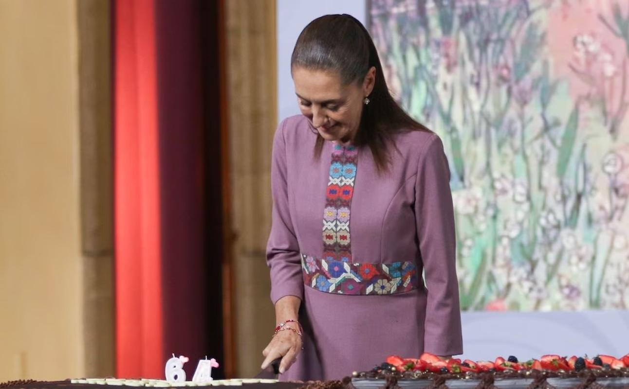 Reporteros sorprenden a Claudia Sheinbaum con Las Mañanitas