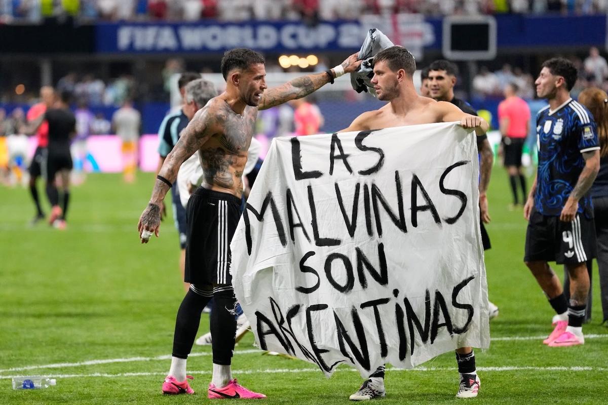 Aficiones de Inglaterra y Argentina tuvieron guerra de abucheos
