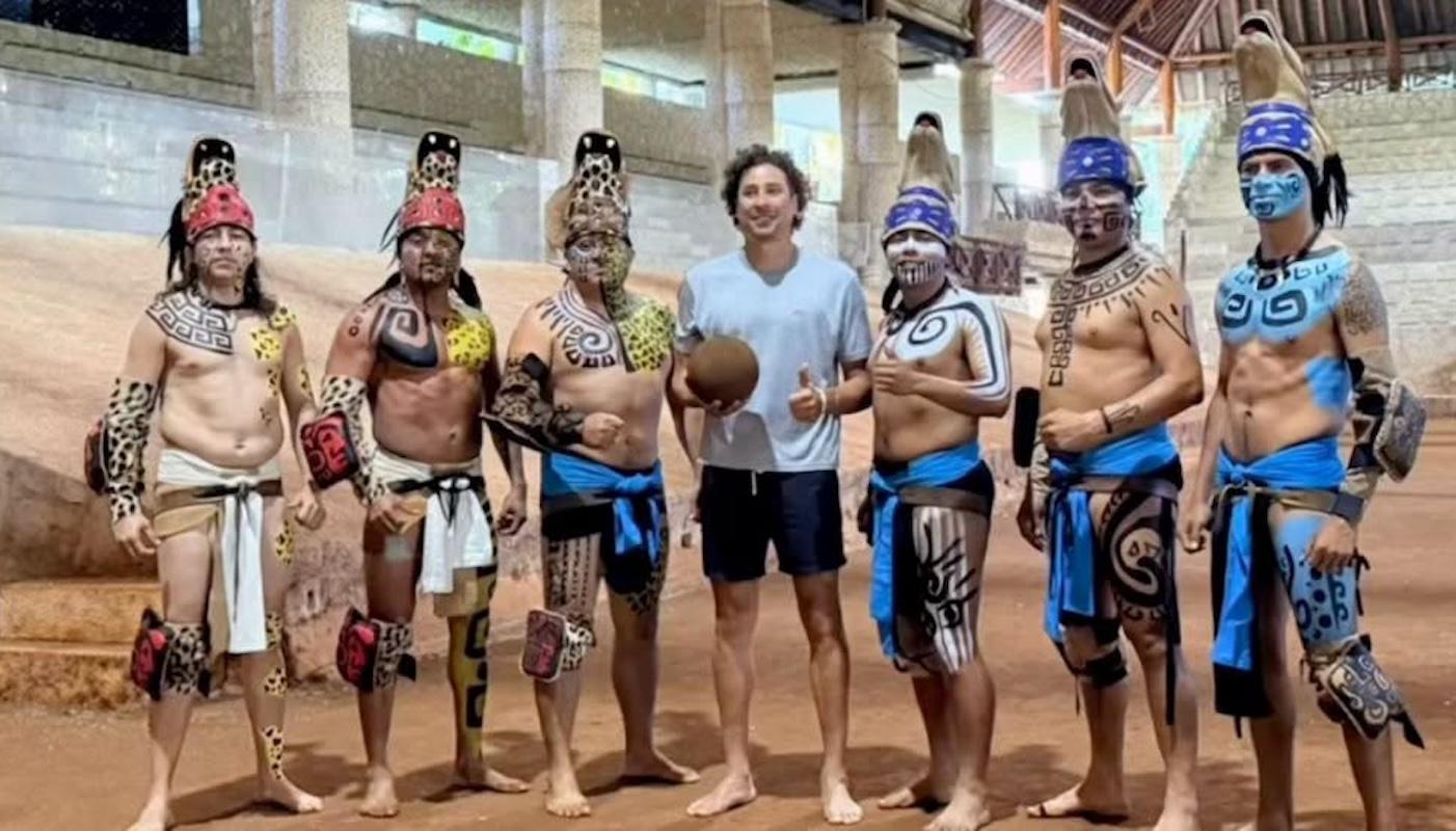 Memo Ochoa se vuelve viral por jugar el Juego de Pelota