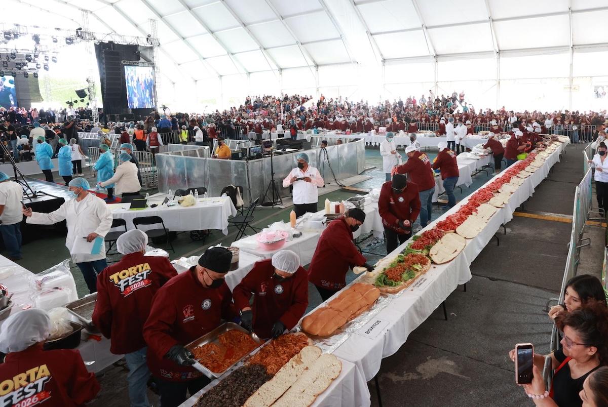 México rompe Récord Guinness con una torta de 1.5 toneladas en la CDMX