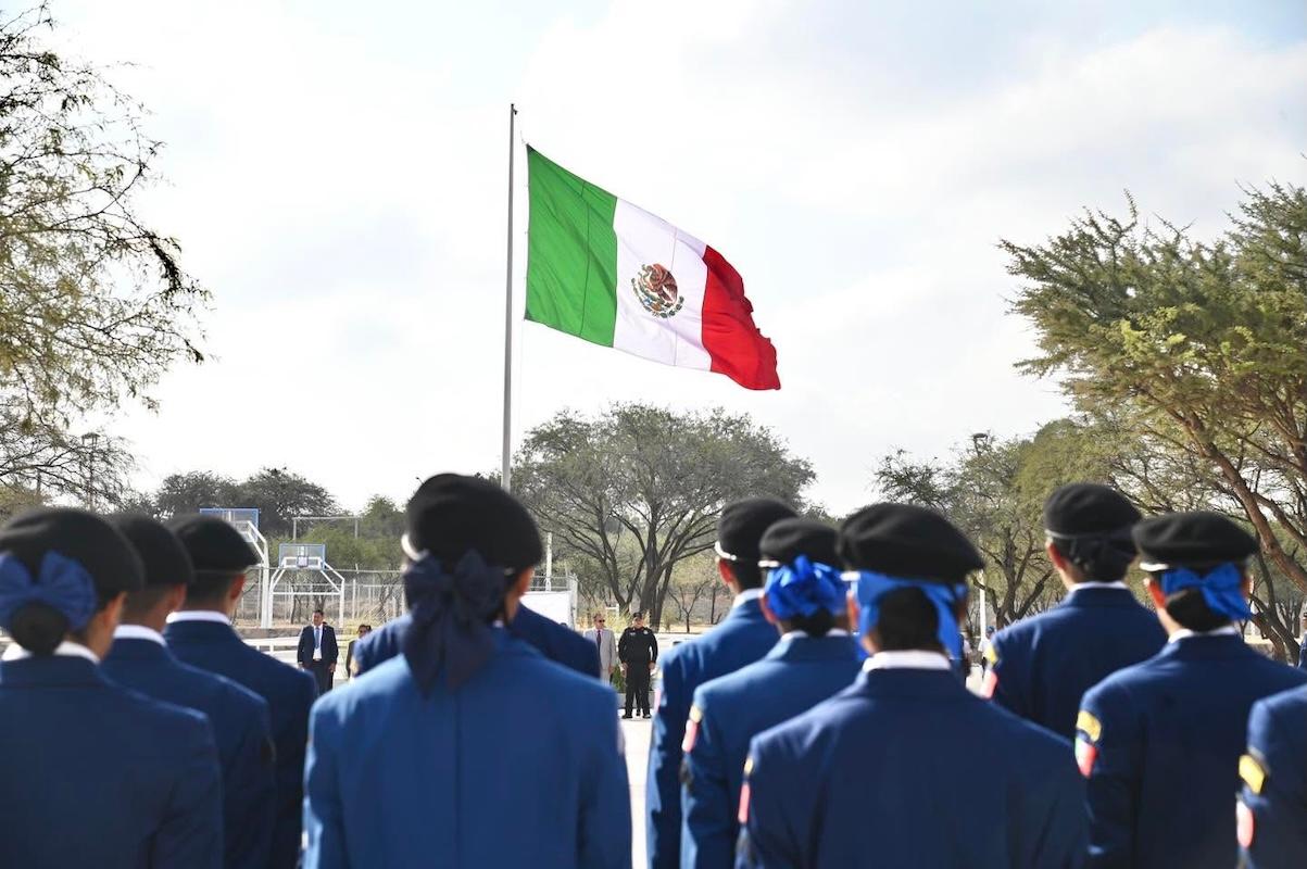 Gobierno de Guanajuato garantiza continuidad de preparatorias militarizadas
