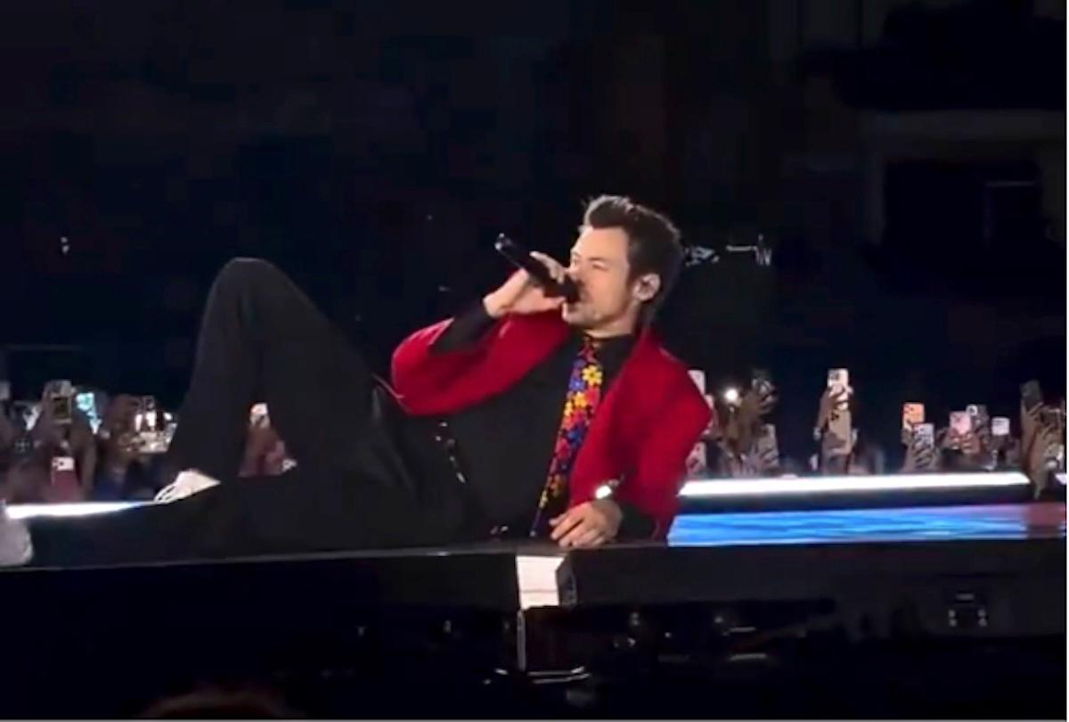 Harry Styles cae con estilo en el estadio GNP
