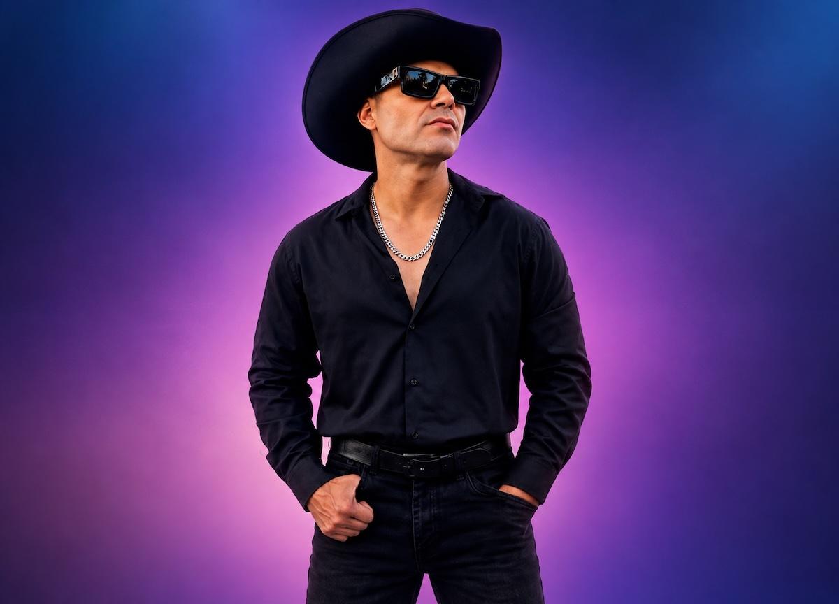 Carlos Bolkcom reinventa la quebradita con el electro exótico
