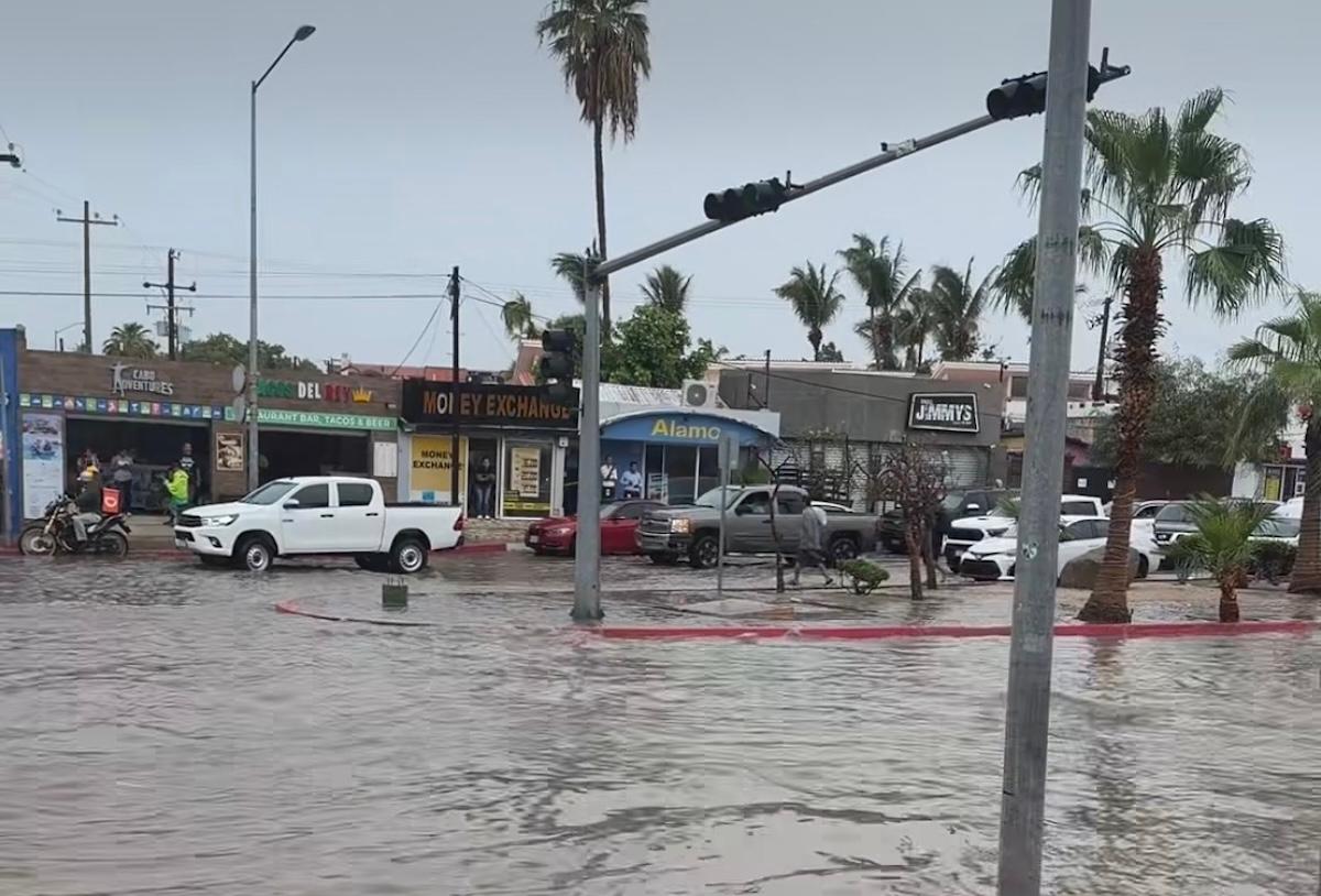 Lluvias, provocaron caos por socavones e inundaciones en Baja California Sur