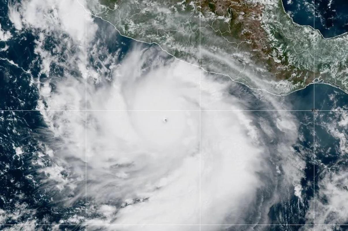 Huracán Polo vuelve a categoría 5 y se acerca al occidente del Pacífico mexicano
