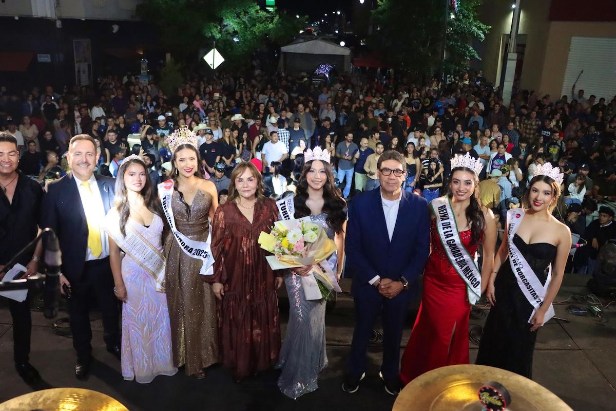 Coronan a Leslie Balderas como Reina de Turismo de Nogales