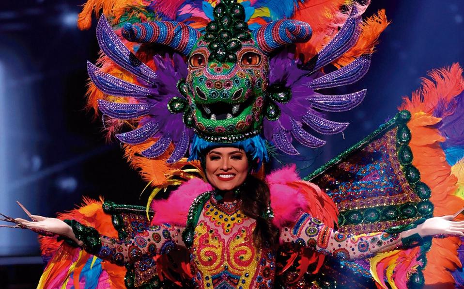 ¿Quién es el diseñador del mítico traje de Alebrije de Andrea Meza?