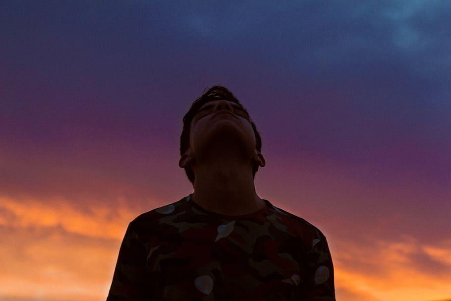 #Viral supuesto viajero en el tiempo advierte contacto alienígena