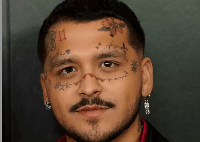 Nodal se quiere borrar los tatuajes de la cara