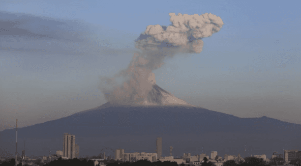 Ante la actividad del Popocatépetl suspenden clases en once municipios de Puebla