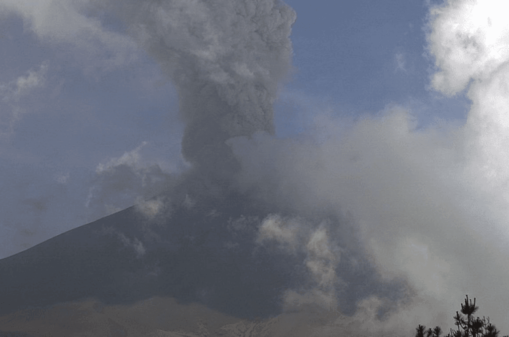 Se suspenden actividades al aire libre por erupción del Popocatépetl