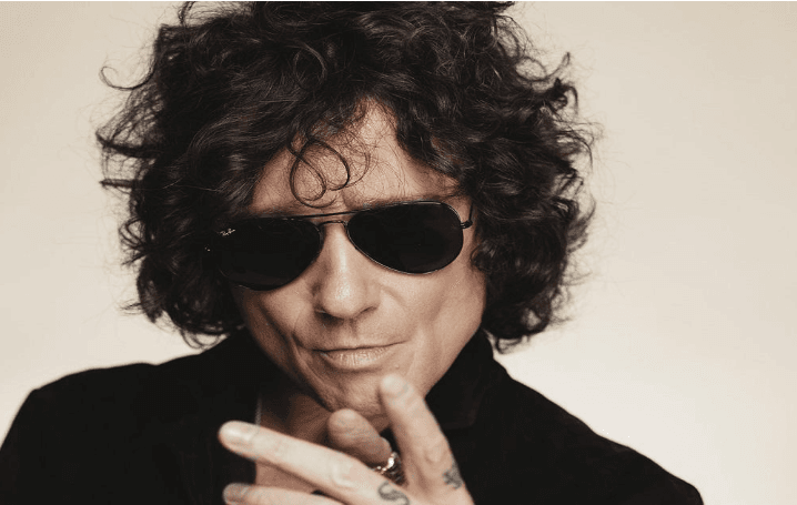 Enrique Bunbury no se retira de los escenarios