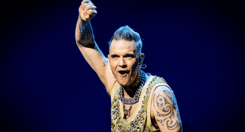 Robbie Williams se ahoga en pleno concierto por secuelas del covid 19