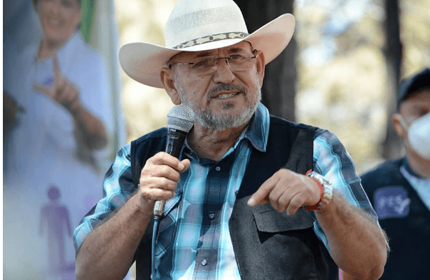 Muere Hipólito Mora en ataque armado