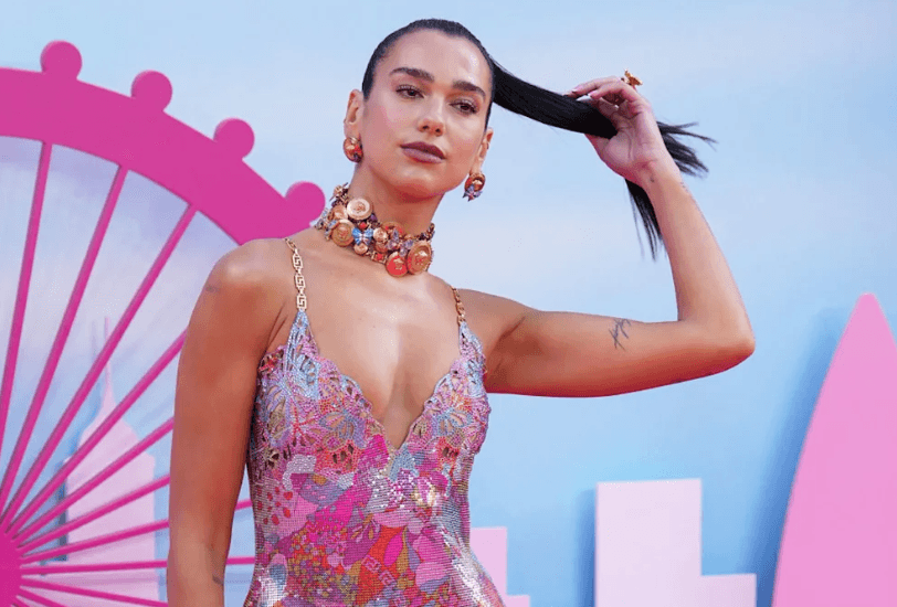 Dua Lipa sorprende en la premiere de Barbie en Londres