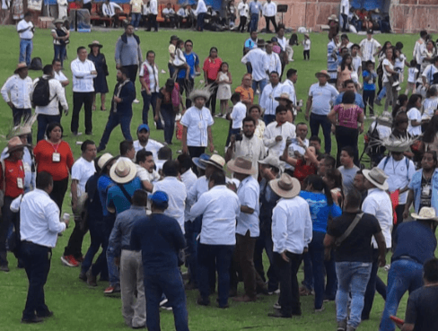 Diputado morenista desata pleito en la Guelaguetza de la CNTE