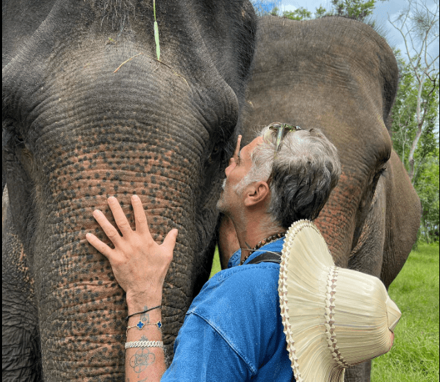 Alejandro Fernández presume sus vacaciones en Tailandia