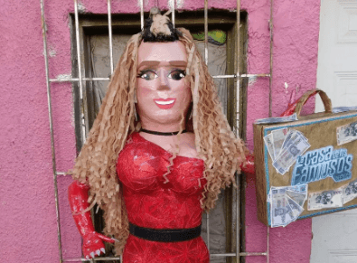Surge la piñata de Wendy Guevara