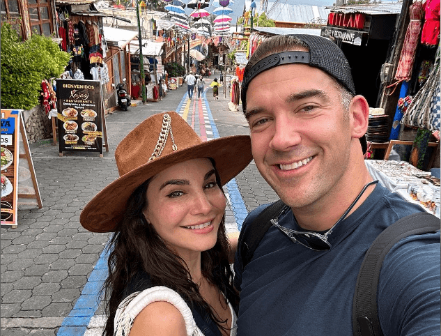 Martha Higareda se compromete con el ex jugador de la NFL Lewis Howes