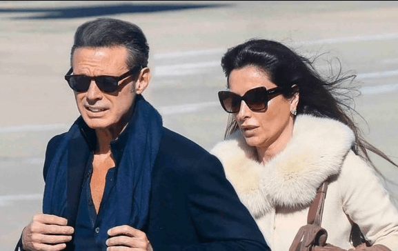 Paloma Cuevas recibe 500 rosas ¿De Luis Miguel?