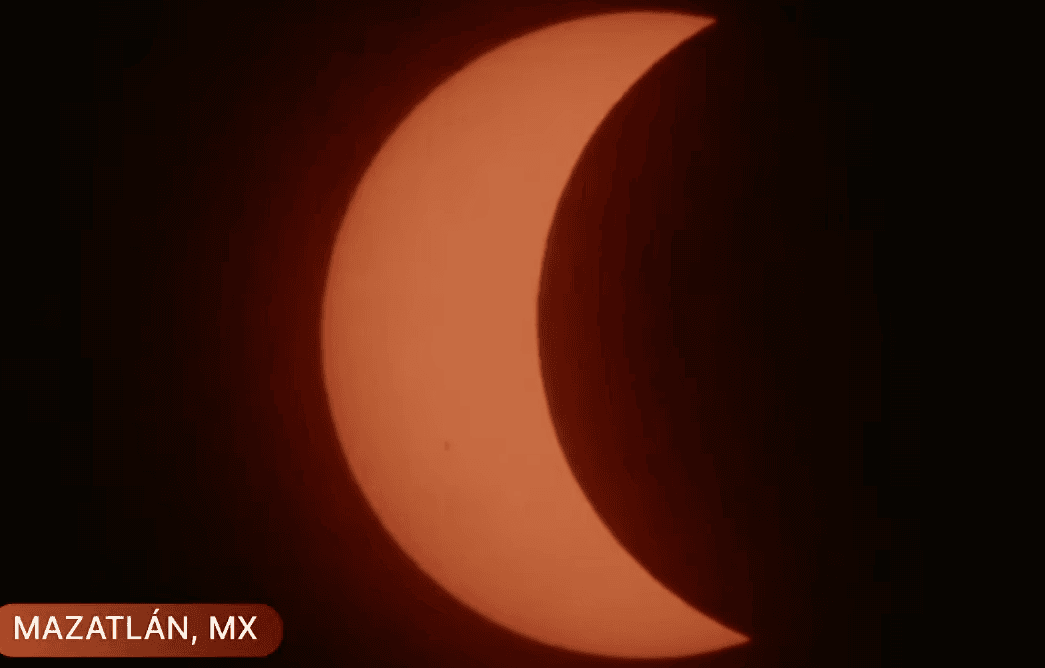 Comienza el eclipse solar 2024 en México