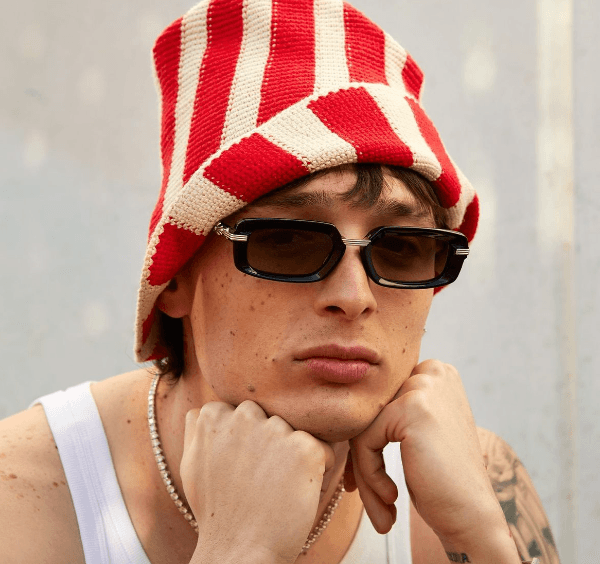 Peso Pluma y su cambio de look siguen causando revuelo