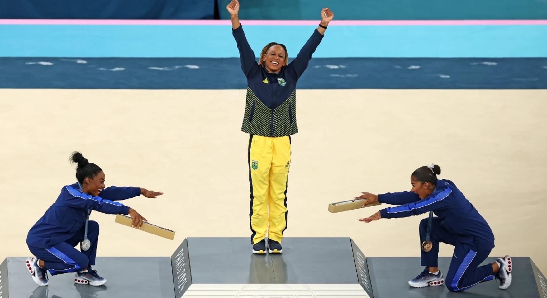 Rebeca Andrade se ganó la reverencia de Simone Biles en París