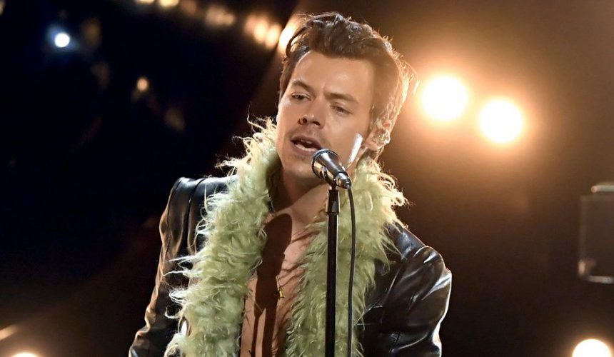 Harry Styles en los premios grammys 2021