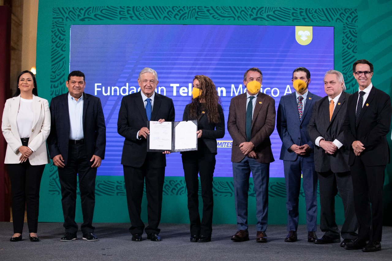 firma acuerdo presidente andres manuel lopez obrador y fernando landeros director teleton