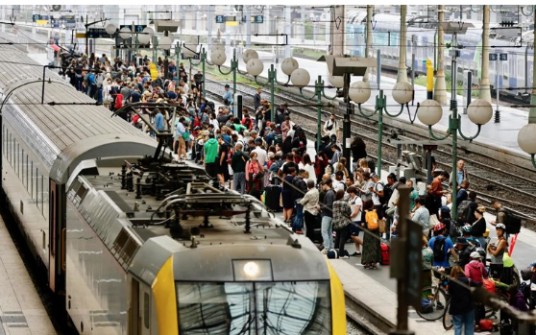 Trenes de alta velocidad en París registraron ataques vandálicos 
