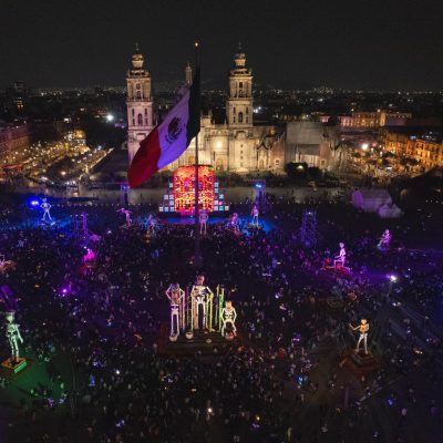 Se llevó a cabo el encendido de la ofrenda monumental en el Zócalo capitalino 