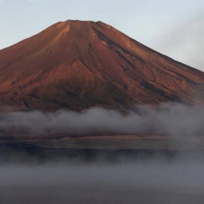 Monte Fuji sorprende por falta de nieve 