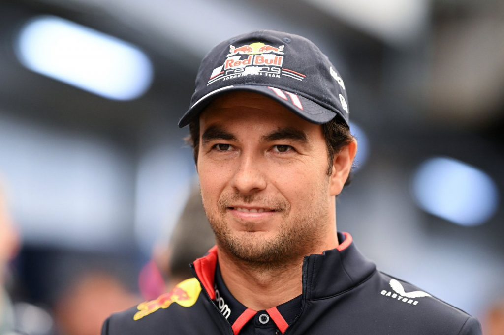 Checo Pérez se queda en Red Bull para la temporada 2025