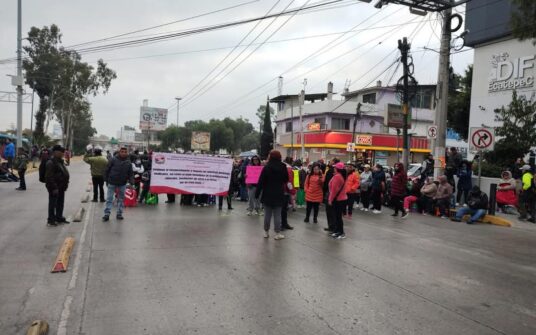 Servidores Públicos de Ecatepec bloquean avenidas del Estado de México, exigen sus pagos 