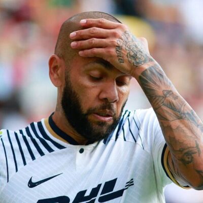 Pumas demanda a Dani Alves por imcumplimiento de contrato