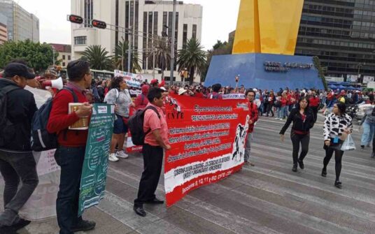 Caos por bloqueo de la CNTE